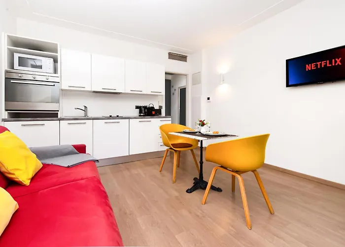 Proche Et Centre - Coquet - Fg * مينتون